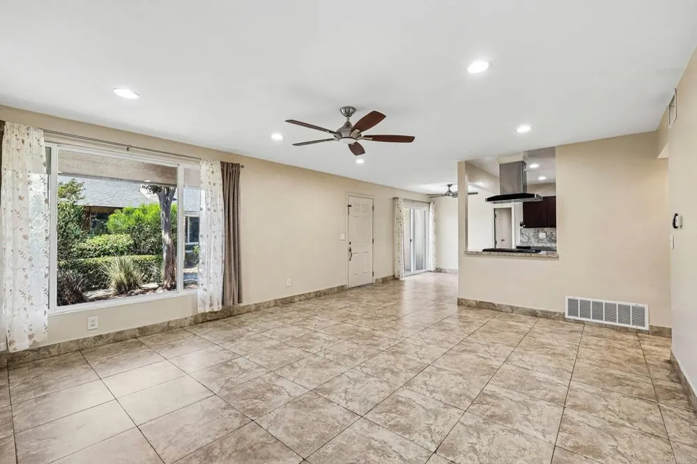 559 Oakdale Lane #C El Cajon, CA 92021