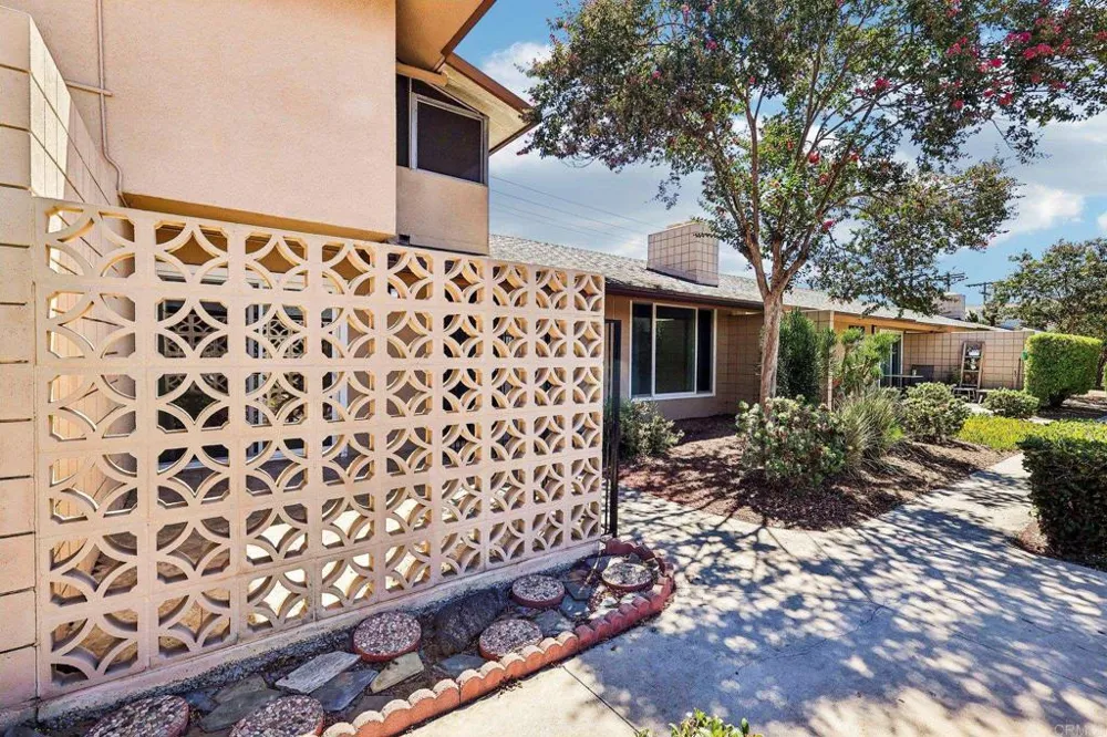 559 Oakdale Lane #C El Cajon, CA 92021