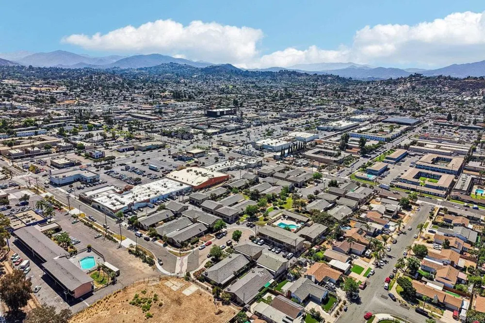 559 Oakdale Lane #C El Cajon, CA 92021