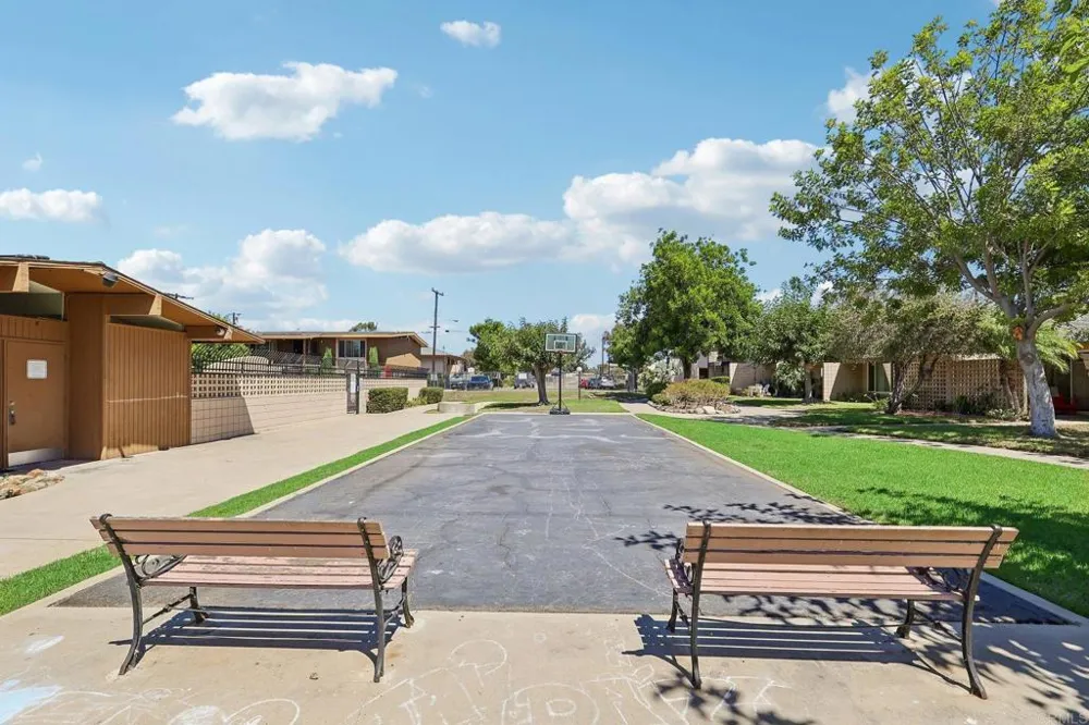 559 Oakdale Lane #C El Cajon, CA 92021