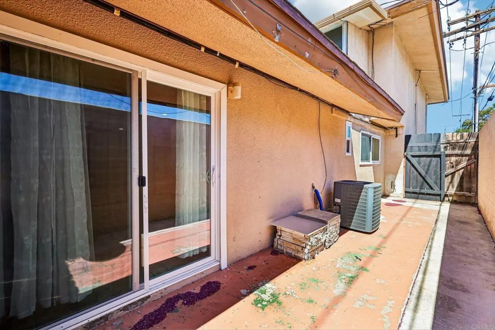 559 Oakdale Lane #C El Cajon, CA 92021