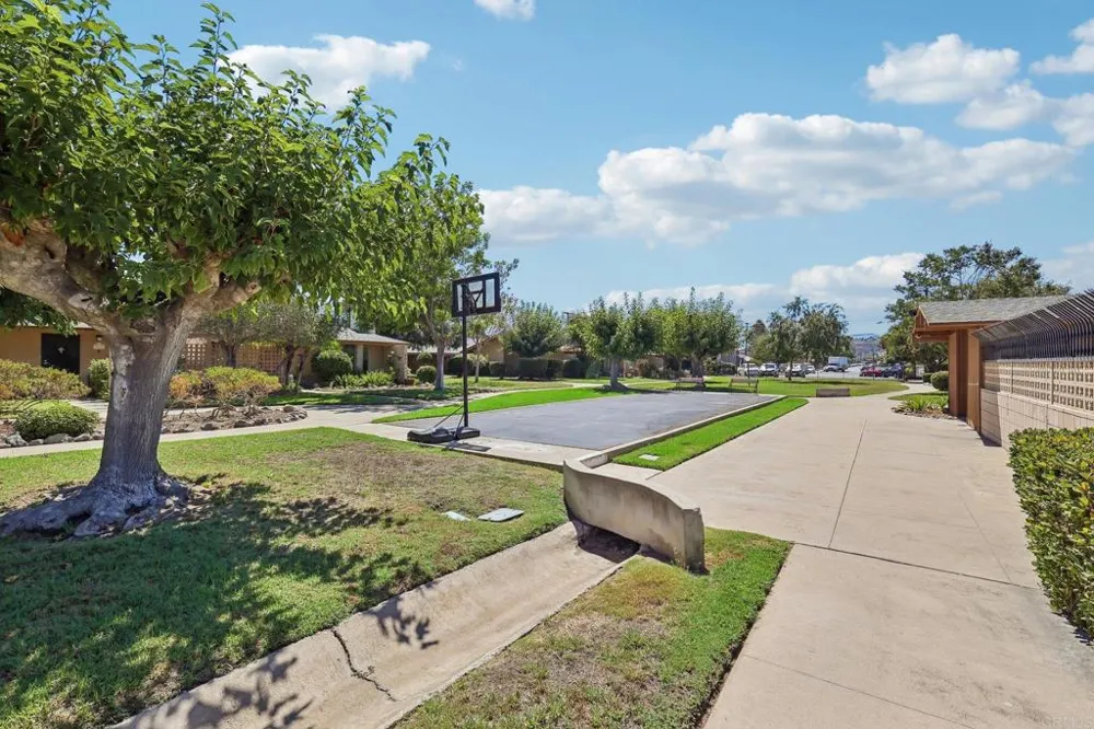 559 Oakdale Lane #C El Cajon, CA 92021