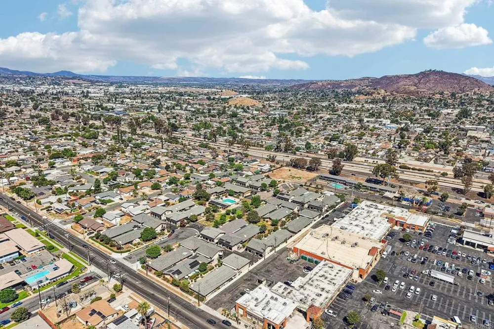 559 Oakdale Lane #C El Cajon, CA 92021