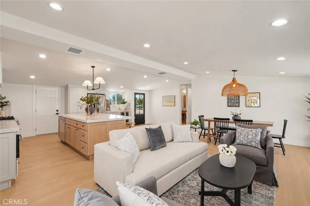 2425 Bowdoin Costa Mesa, CA 92626