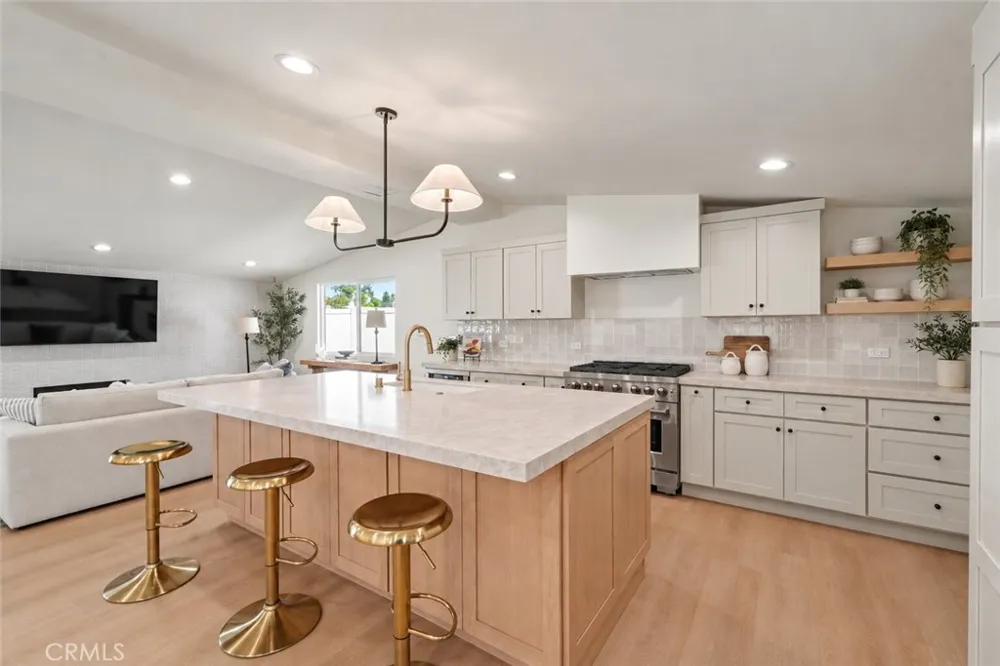 2425 Bowdoin Costa Mesa, CA 92626