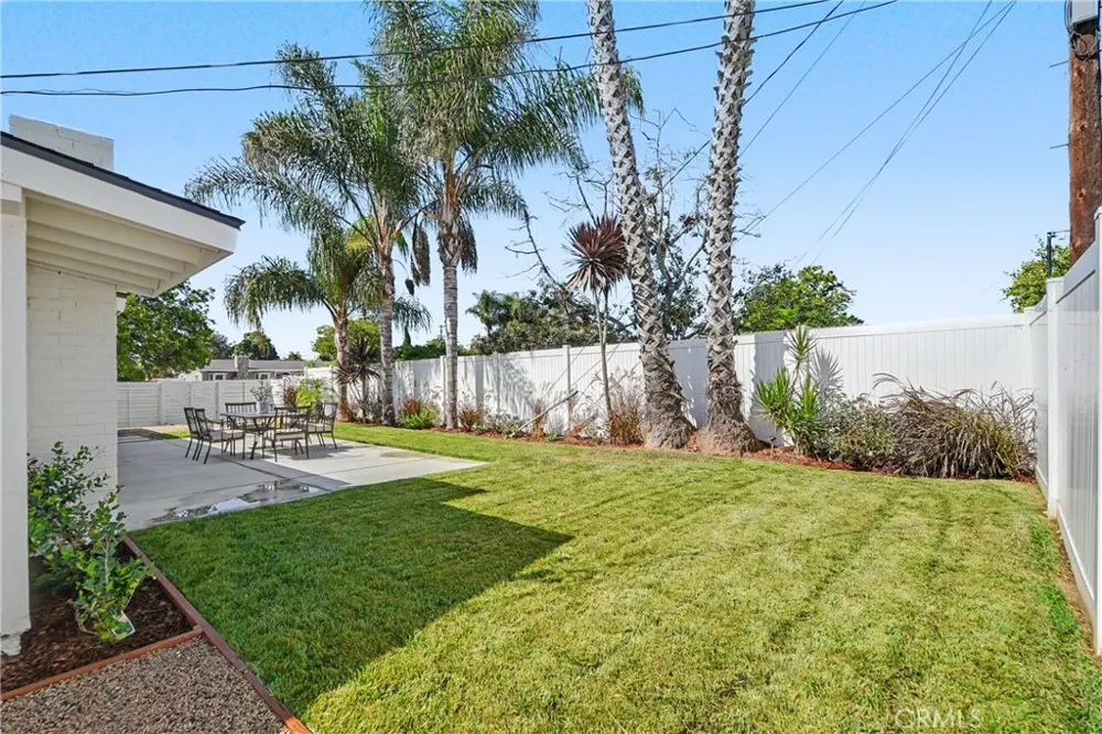 2425 Bowdoin Costa Mesa, CA 92626