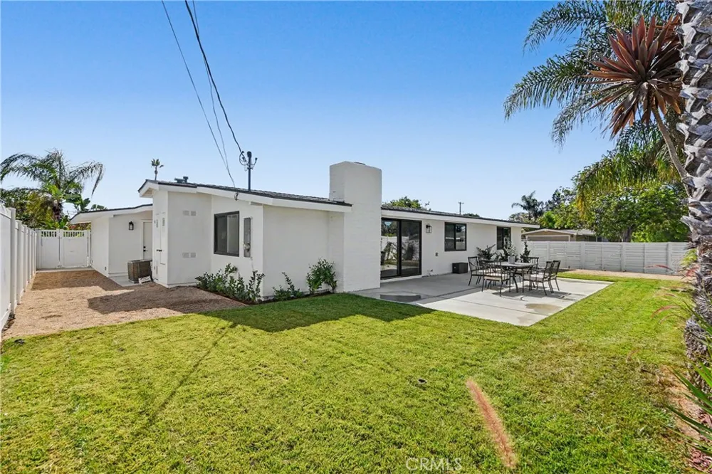 2425 Bowdoin Costa Mesa, CA 92626