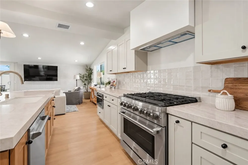 2425 Bowdoin Costa Mesa, CA 92626