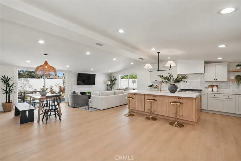 2425 Bowdoin Costa Mesa, CA 92626
