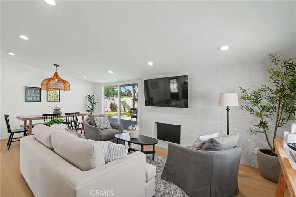 2425 Bowdoin Costa Mesa, CA 92626