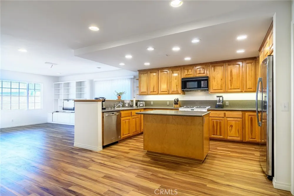20311 Brentstone Huntington Beach, CA 92646
