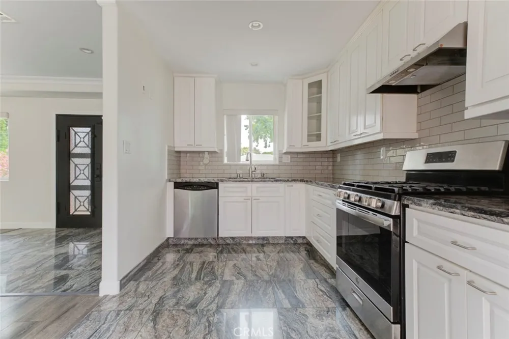 6863 Yarmouth Reseda, CA 91335