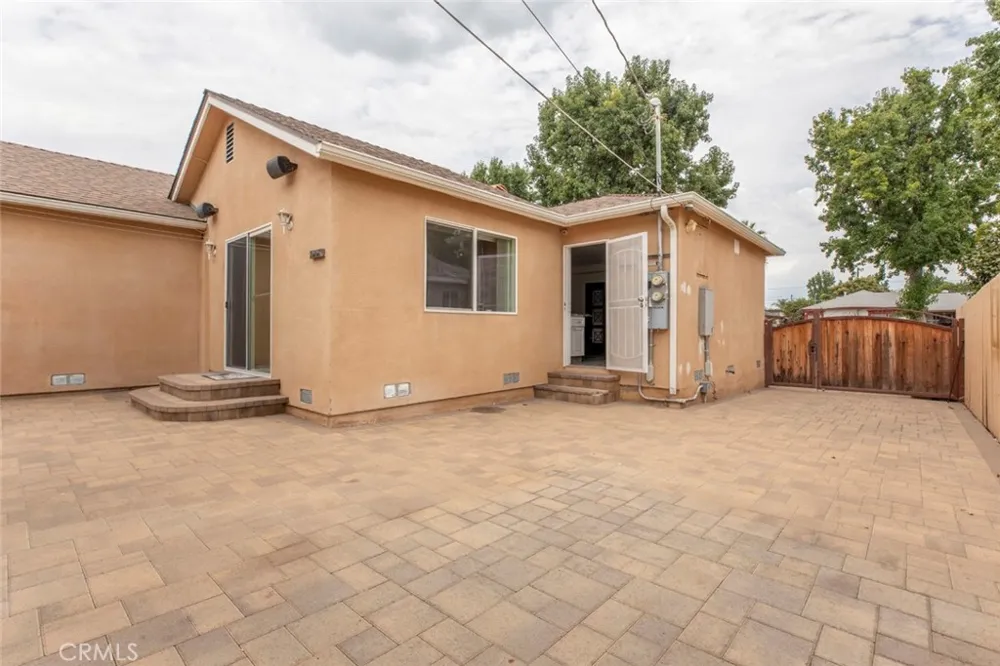 6863 Yarmouth Reseda, CA 91335