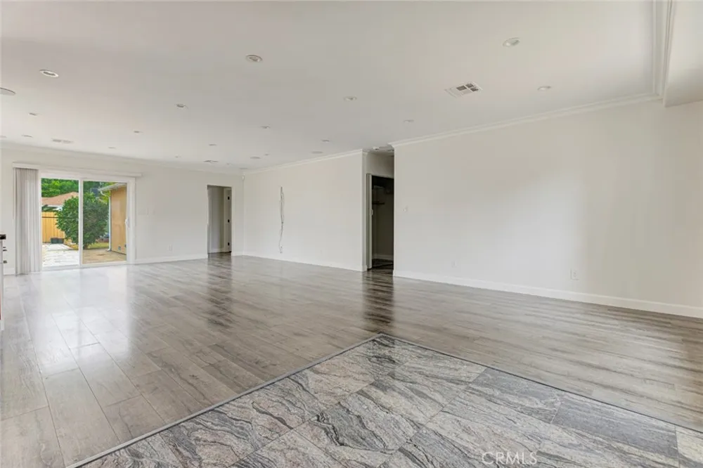 6863 Yarmouth Reseda, CA 91335