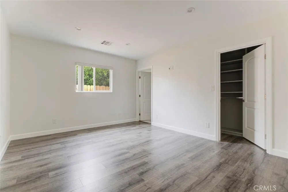 6863 Yarmouth Reseda, CA 91335