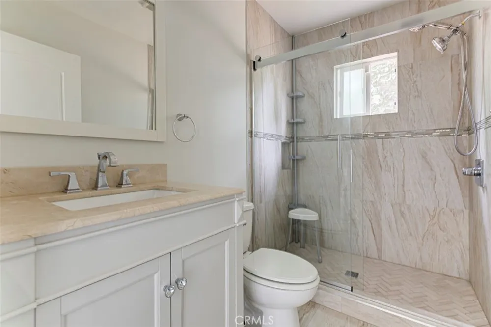 6863 Yarmouth Reseda, CA 91335