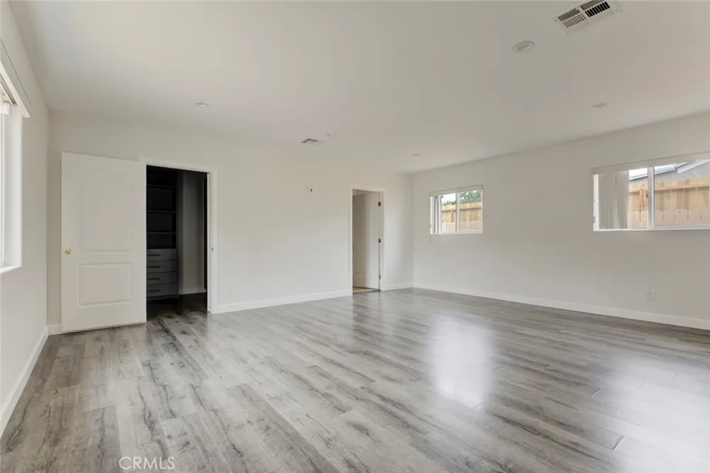 6863 Yarmouth Reseda, CA 91335