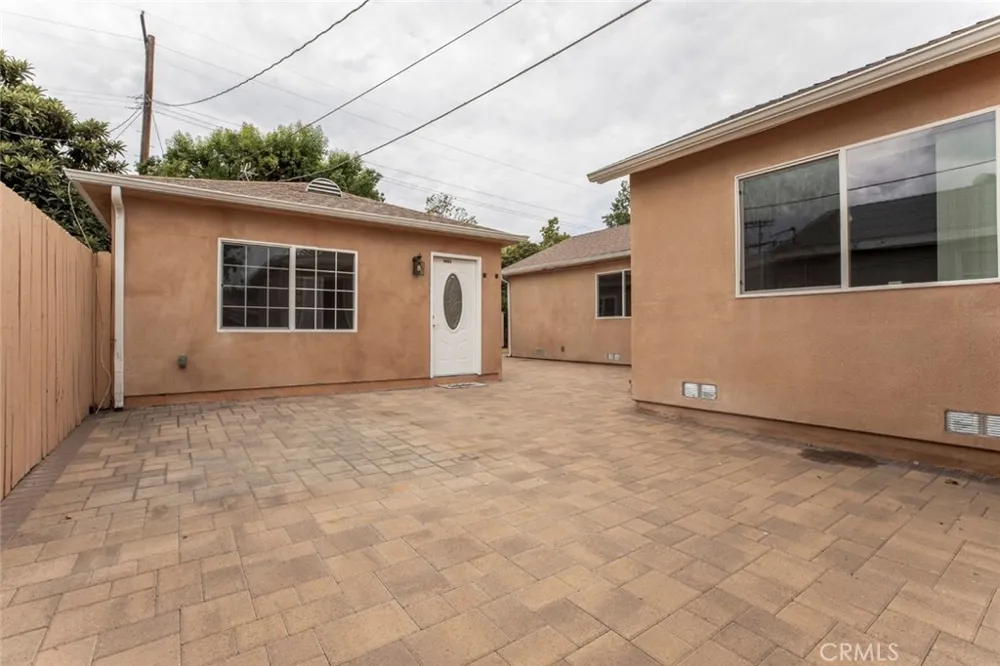 6863 Yarmouth Reseda, CA 91335