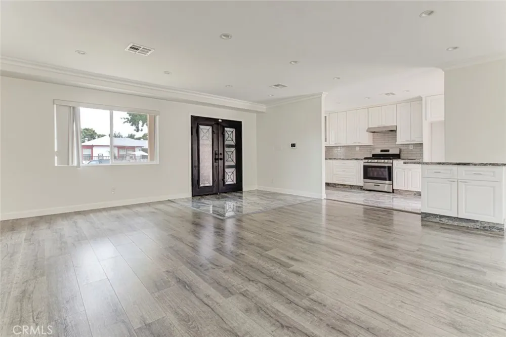 6863 Yarmouth Reseda, CA 91335