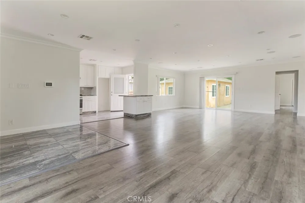 6863 Yarmouth Reseda, CA 91335