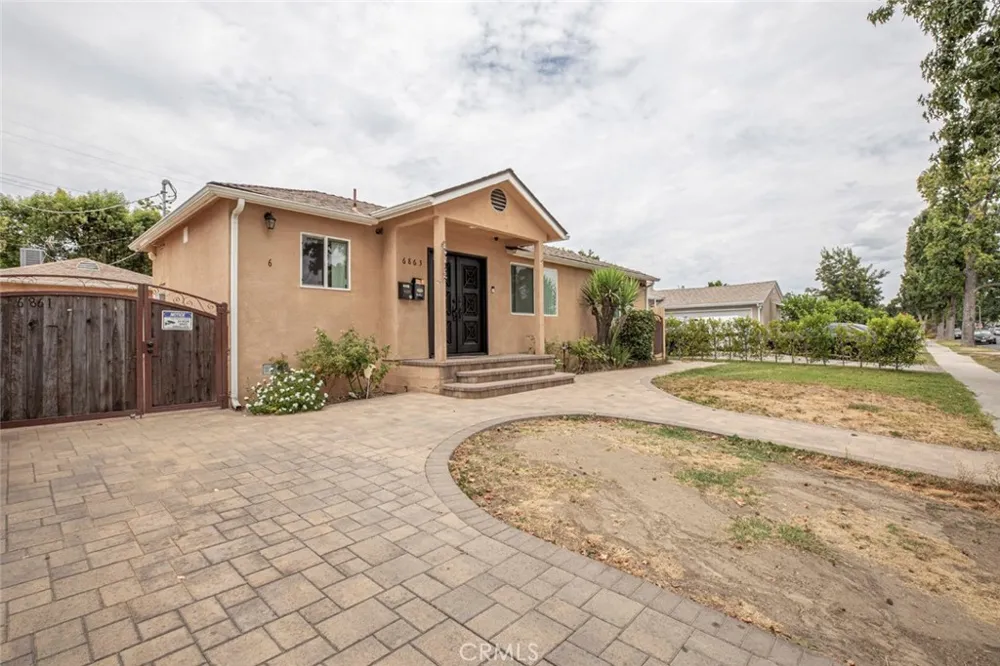 6863 Yarmouth Reseda, CA 91335