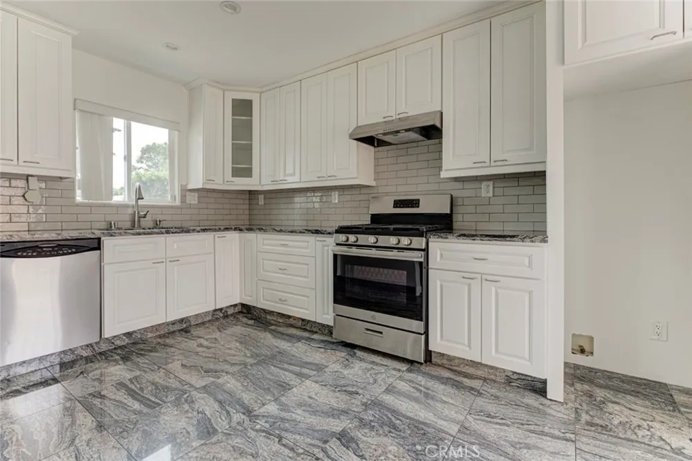 6863 Yarmouth Reseda, CA 91335