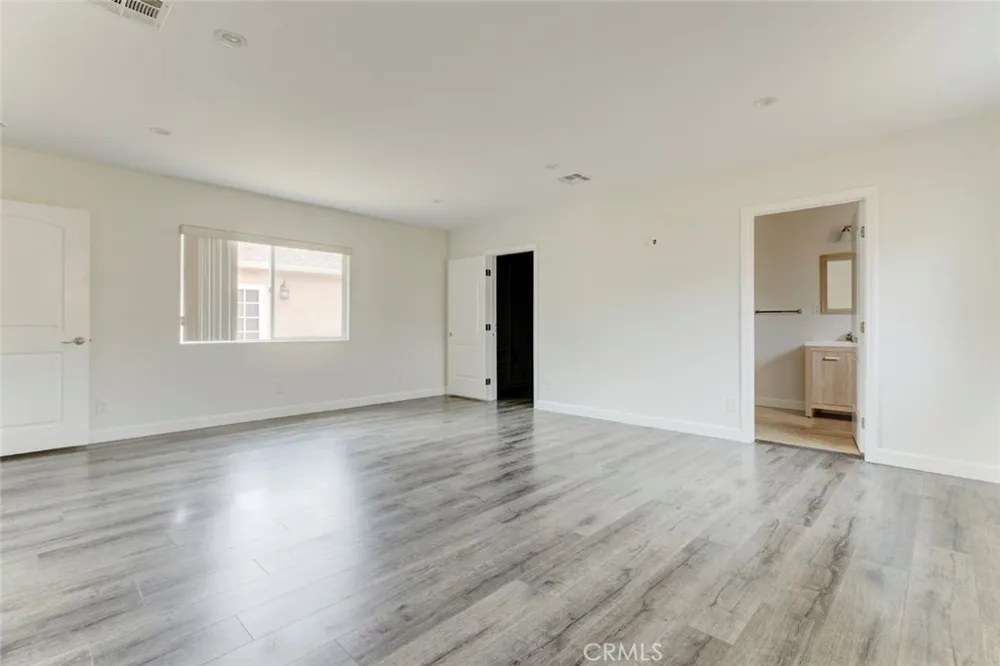 6863 Yarmouth Reseda, CA 91335