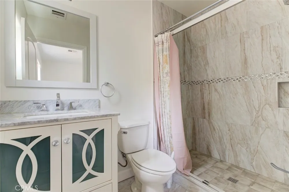 6863 Yarmouth Reseda, CA 91335