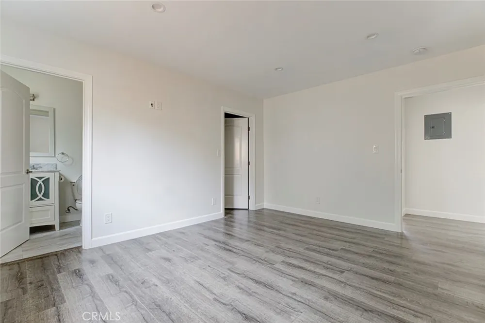 6863 Yarmouth Reseda, CA 91335