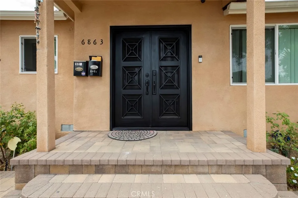 6863 Yarmouth Reseda, CA 91335