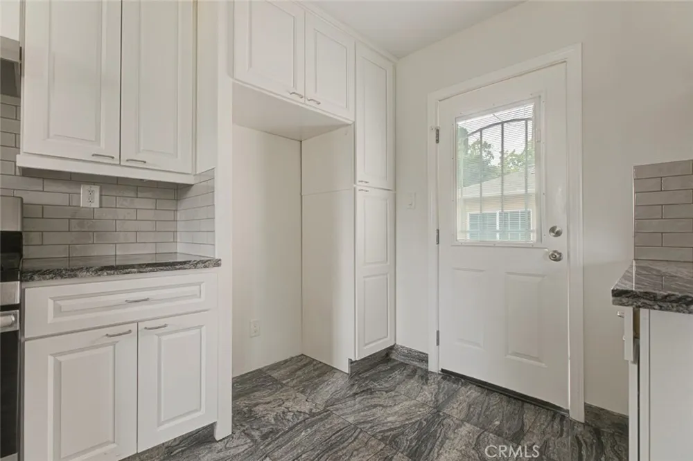 6863 Yarmouth Reseda, CA 91335