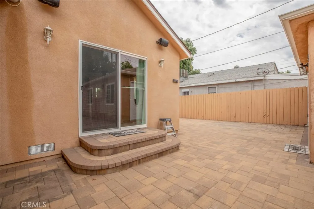 6863 Yarmouth Reseda, CA 91335
