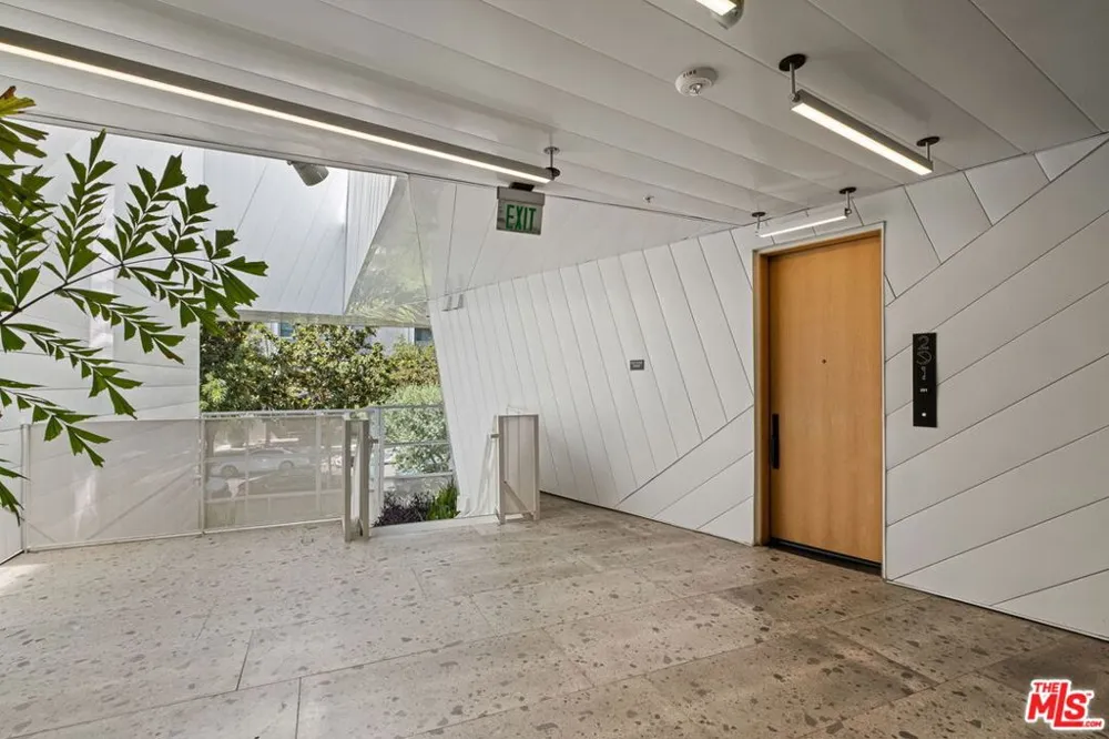 1030 Kings Road #201 West Hollywood, CA 90069