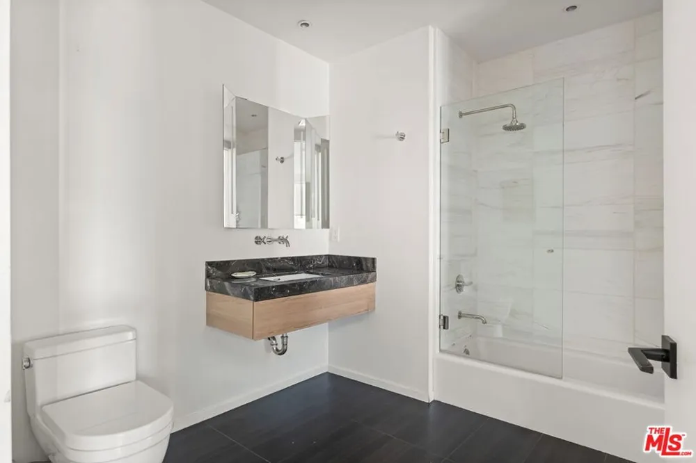 1030 Kings Road #201 West Hollywood, CA 90069