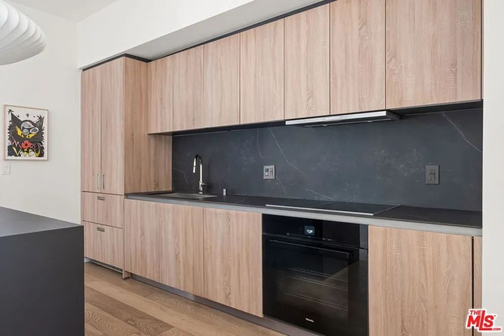 1030 Kings Road #201 West Hollywood, CA 90069