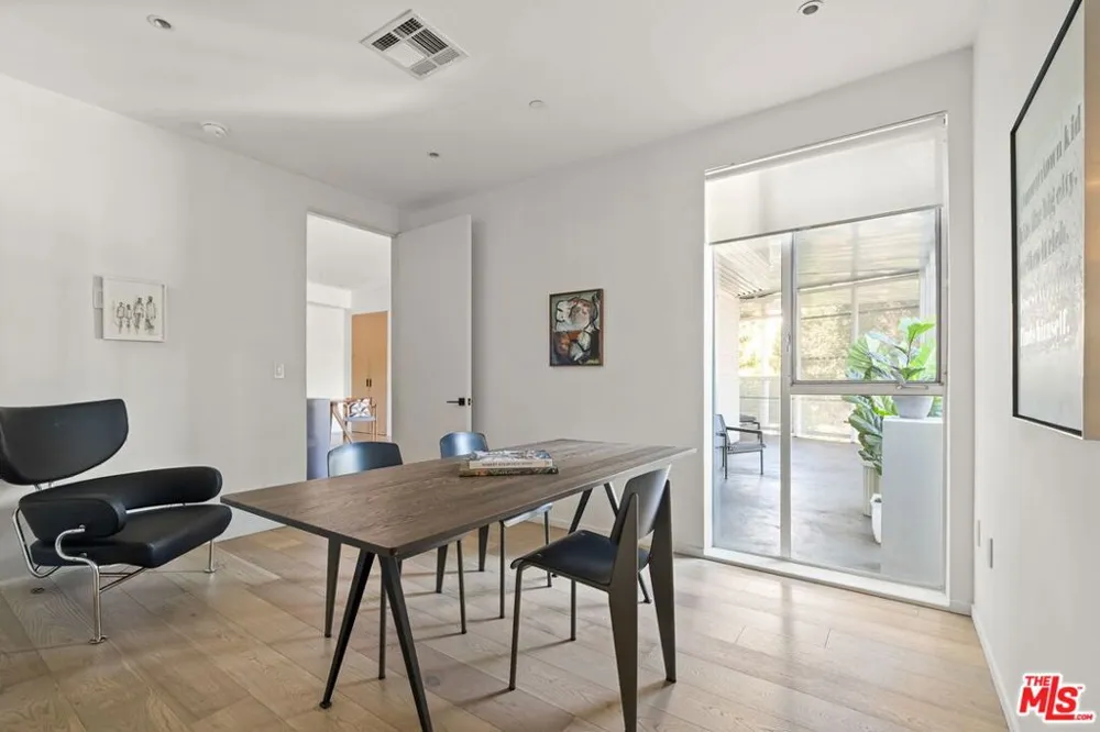 1030 Kings Road #201 West Hollywood, CA 90069