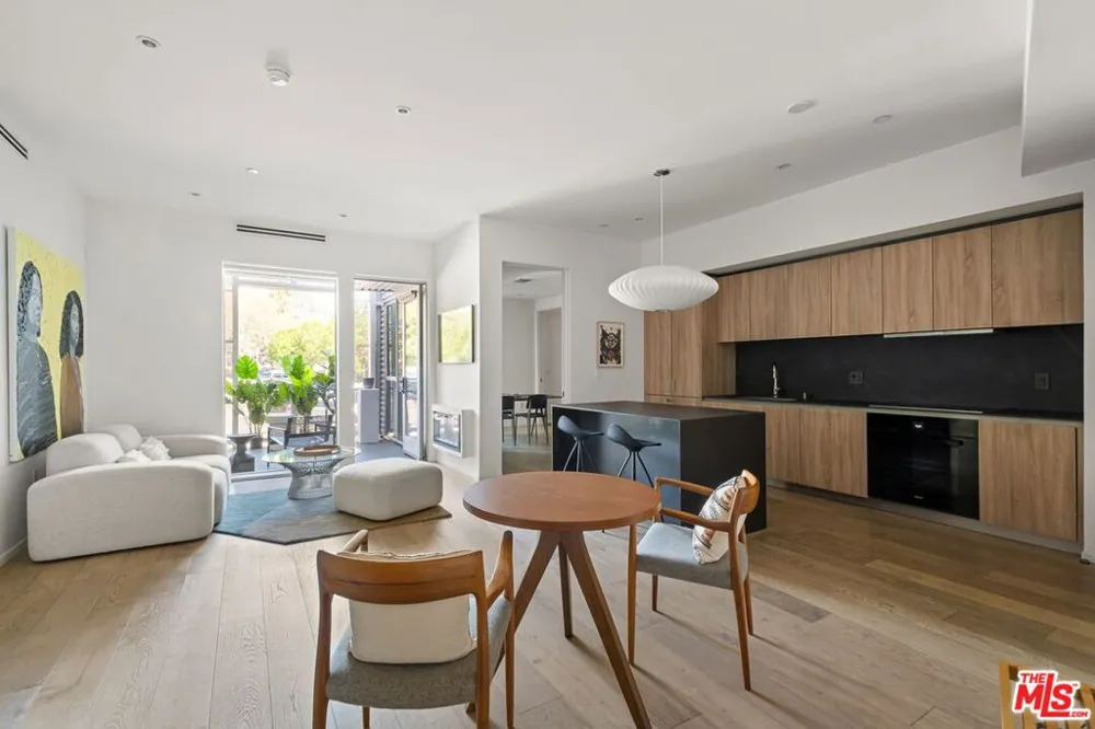 1030 Kings Road #201 West Hollywood, CA 90069