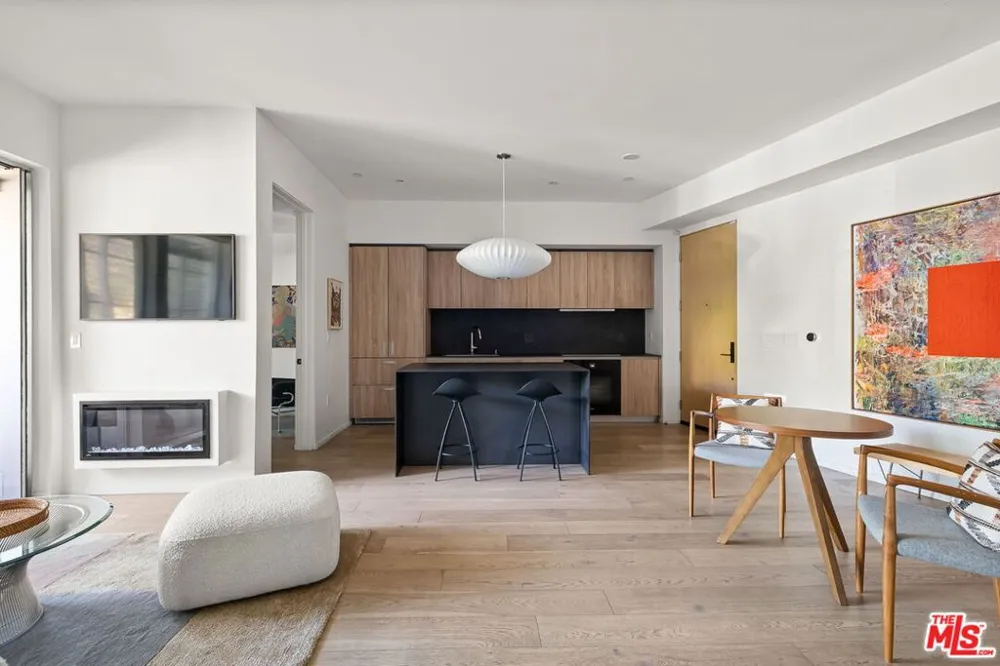 1030 Kings Road #201 West Hollywood, CA 90069