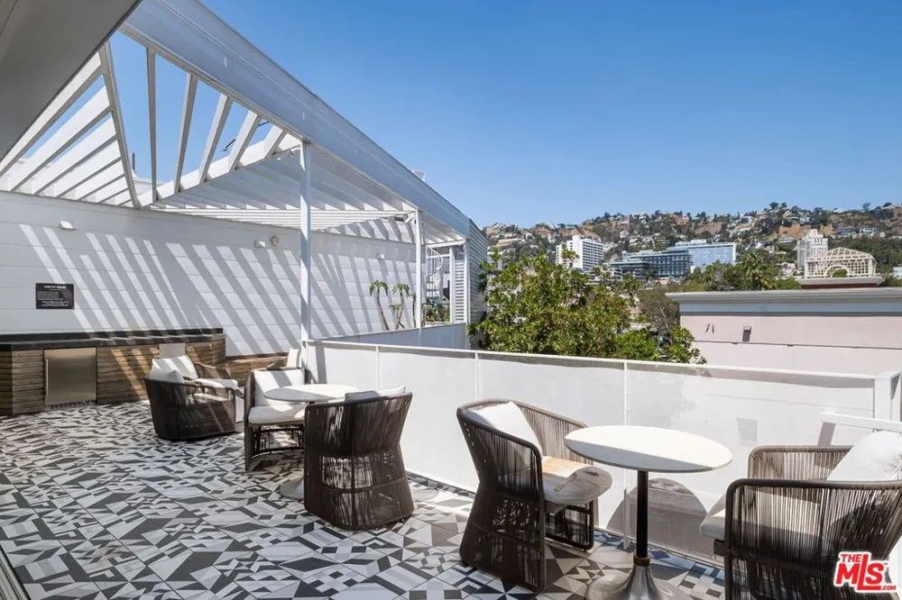 1030 Kings Road #201 West Hollywood, CA 90069