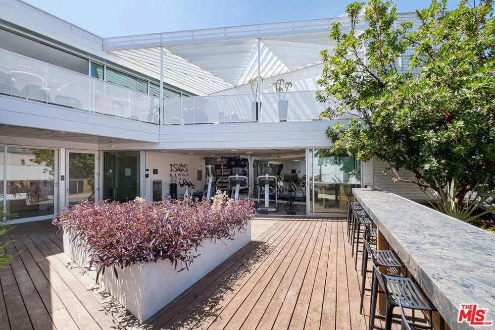 1030 Kings Road #201 West Hollywood, CA 90069