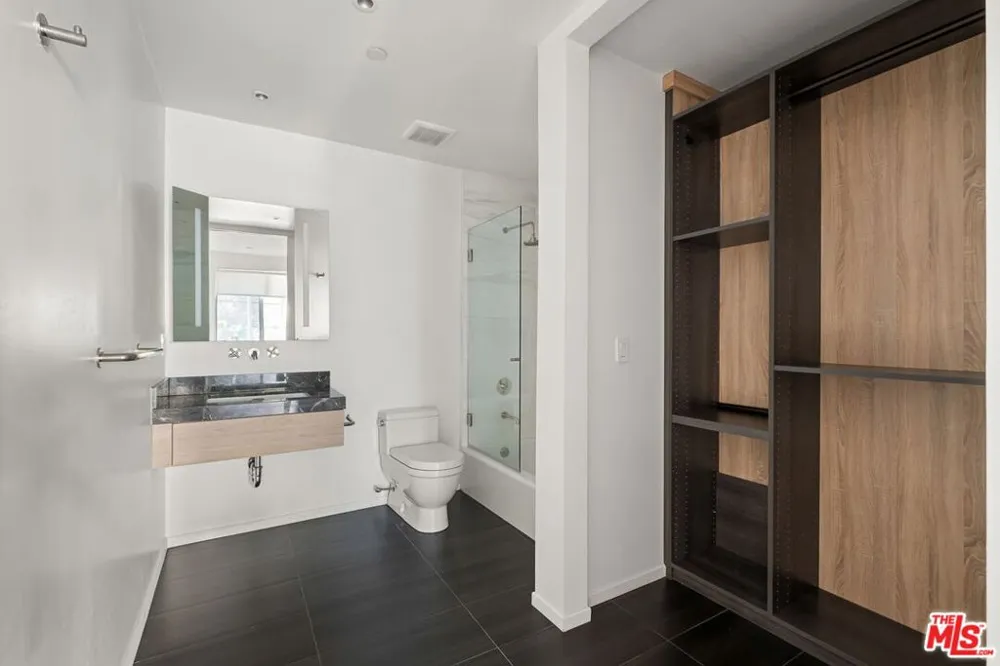 1030 Kings Road #201 West Hollywood, CA 90069