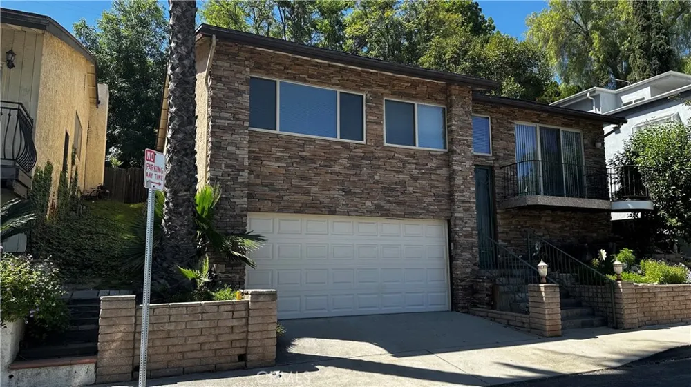 5319 Tendilla Los Angeles, CA 91364