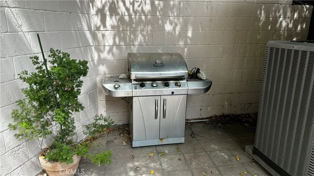 5319 Tendilla Los Angeles, CA 91364