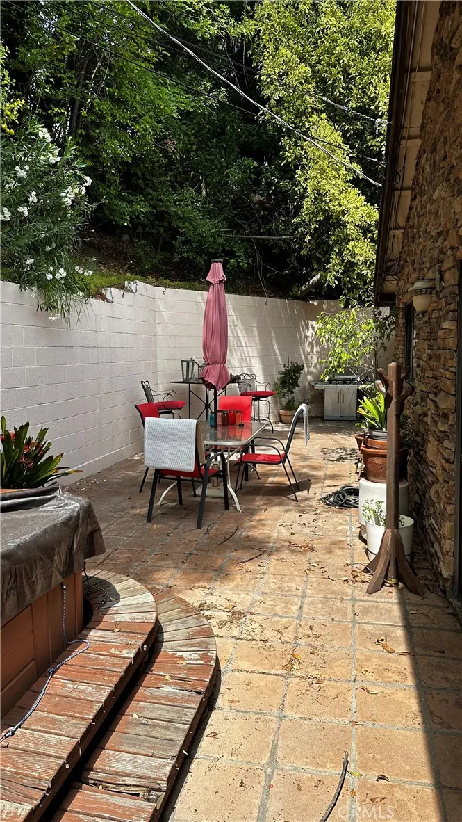 5319 Tendilla Los Angeles, CA 91364