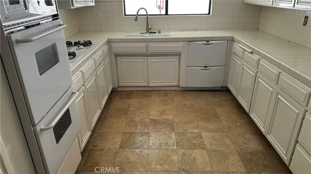 5319 Tendilla Los Angeles, CA 91364