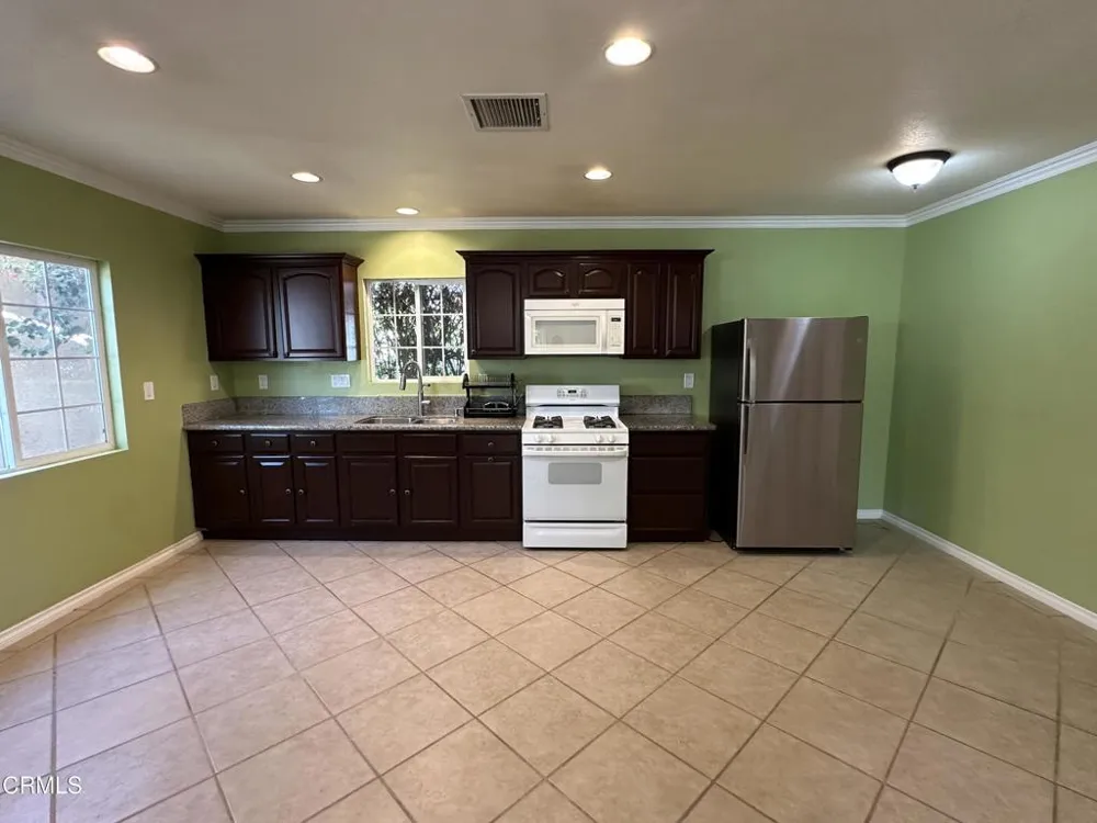 9710 Kester Avenue Los Angeles, CA 91343