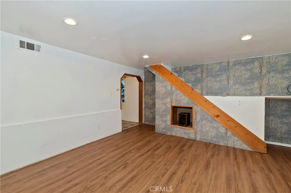 129 Zermat #B Crestline, CA 92325