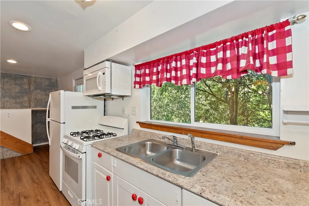 129 Zermat #B Crestline, CA 92325