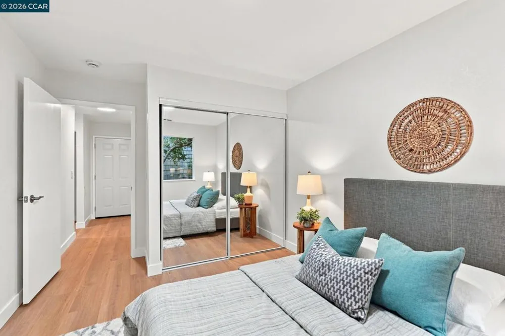42 Emery Bay Dr Emeryville, CA 94608