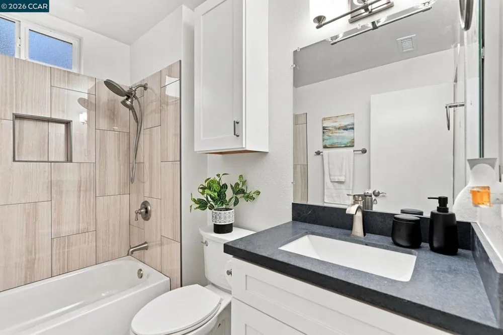 42 Emery Bay Dr Emeryville, CA 94608